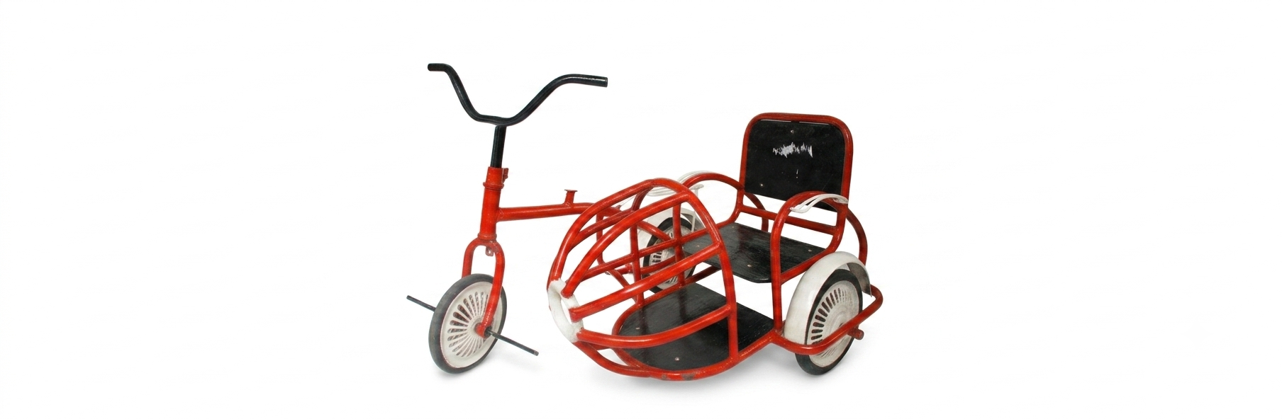 Classic Charm: The Vintage "Becak Mini" Tricycle An Essay on the Historical and Aesthetic Essence of Children's Recreational Rides